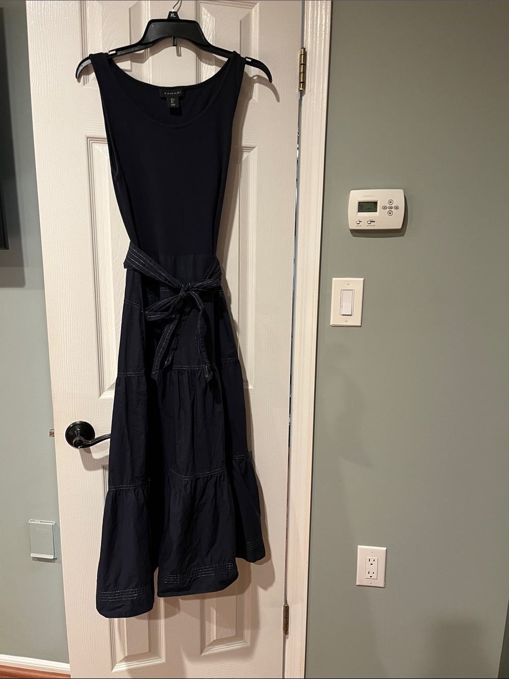 Tahari Sleeveless Navy Tie-Waist Maxi Dress Large